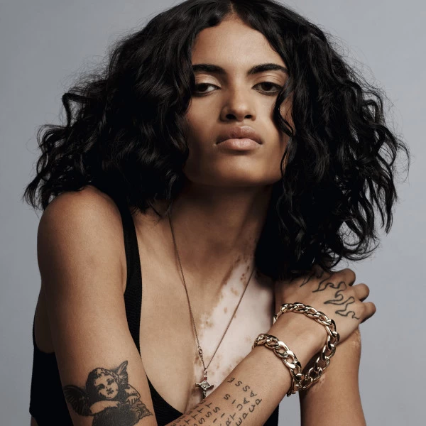 Conditionneur Cheveux Bouclés Twisted Elastic Detangler Sebastian 250ML 4 Conditionneur Cheveux Bouclés Twisted Elastic Detangler Sebastian 250ML – Image 4